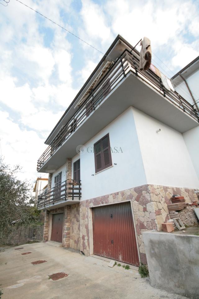 casa indipendente in vendita a La Spezia in zona Carozzo