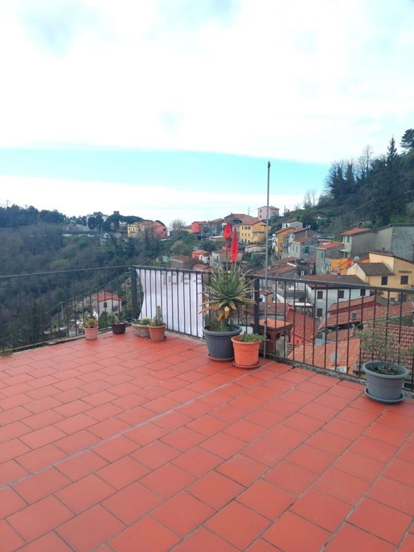 casa indipendente in vendita a La Spezia in zona Campiglia