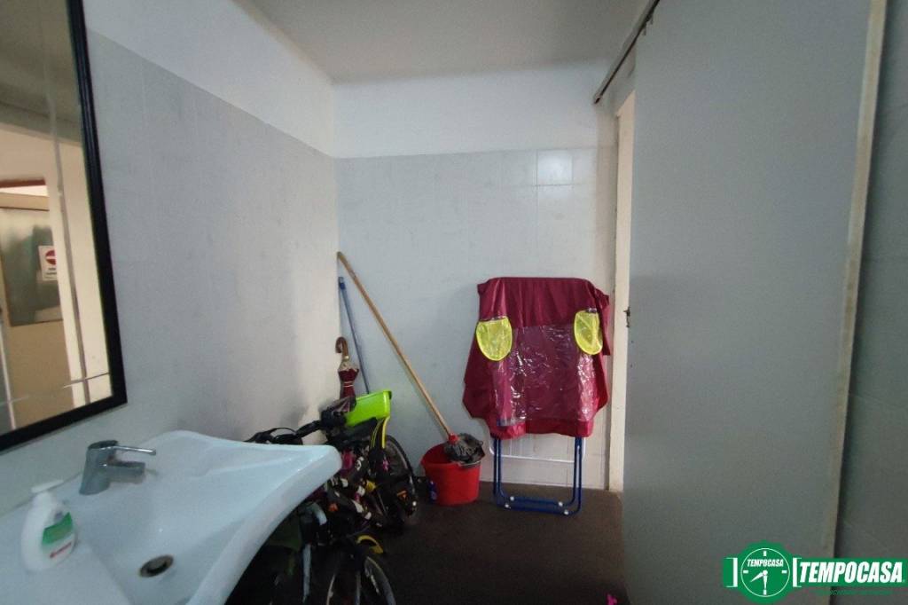 negozio in vendita a La Spezia in zona Canaletto / Buonviaggio / Migliarina