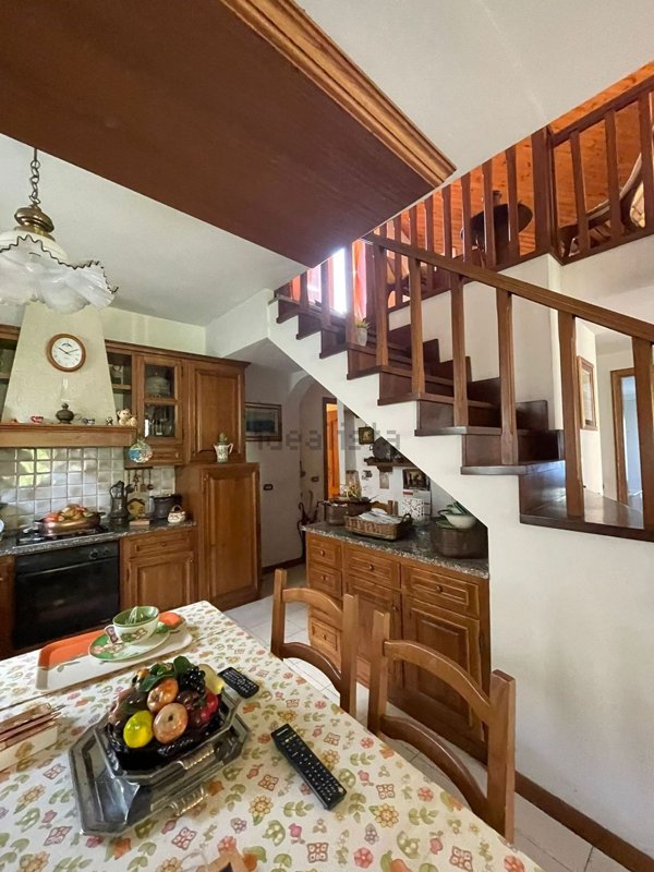 casa indipendente in vendita a La Spezia in zona Chiappa