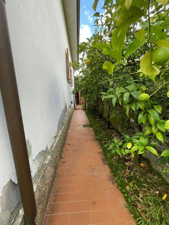 casa indipendente in vendita a La Spezia in zona Chiappa