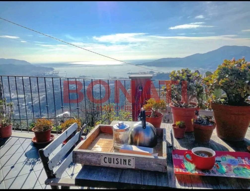 casa indipendente in vendita a La Spezia in zona Sarbia