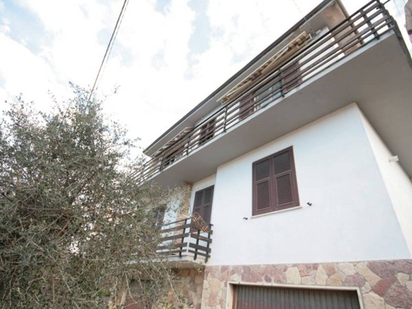 casa indipendente in vendita a La Spezia in zona Carozzo