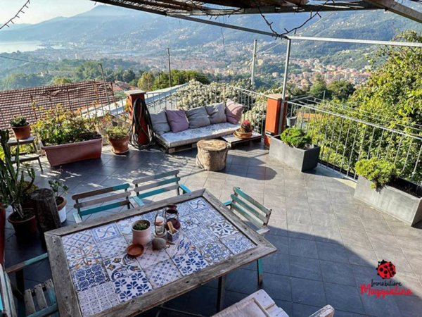 casa indipendente in vendita a La Spezia in zona Sarbia