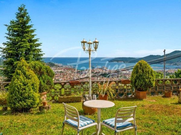 casa indipendente a La Spezia in zona Canaletto / Buonviaggio / Migliarina