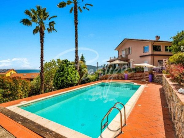 casa indipendente a La Spezia in zona Canaletto / Buonviaggio / Migliarina
