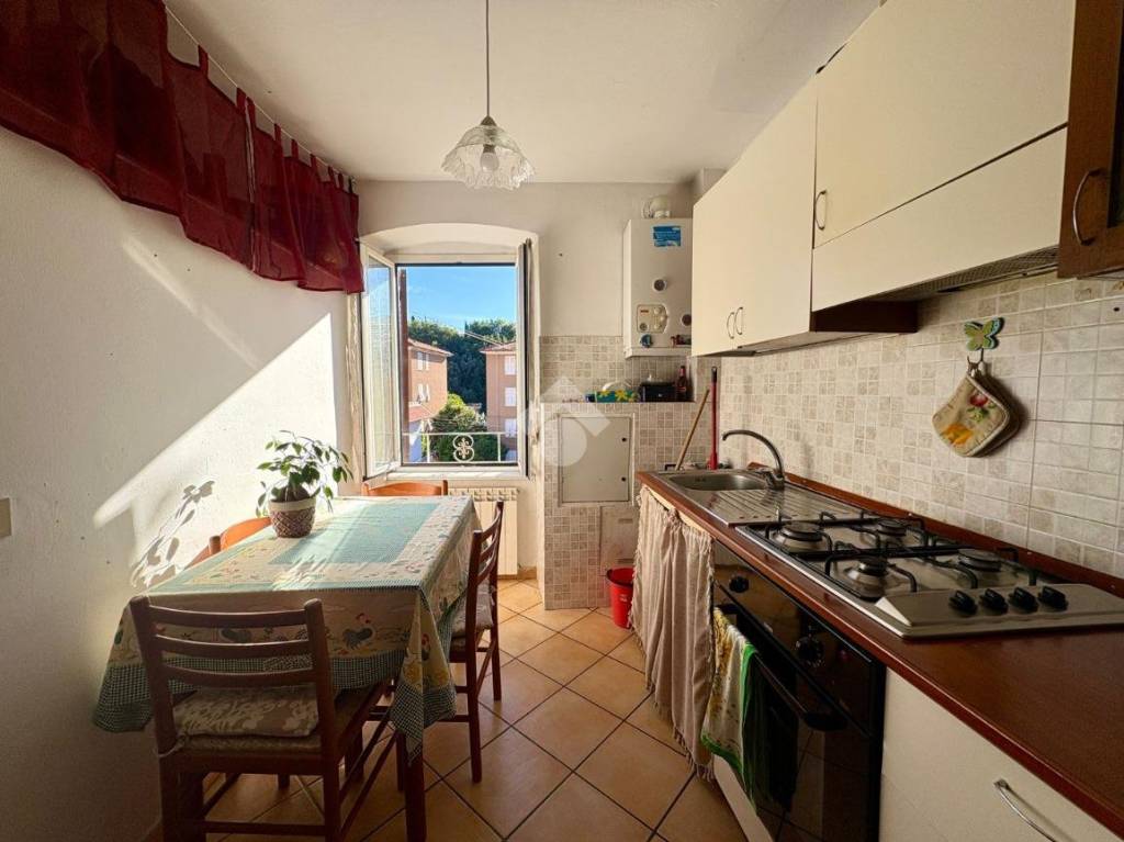 appartamento in vendita a La Spezia in zona Chiappa