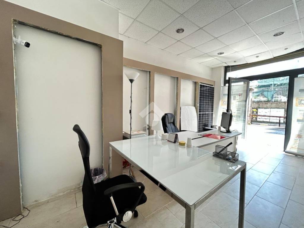 negozio in vendita a La Spezia in zona Canaletto / Buonviaggio / Migliarina