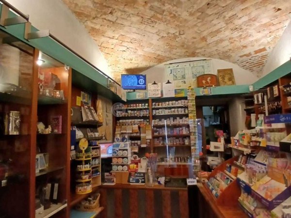 negozio in vendita a La Spezia in zona Centro Storico