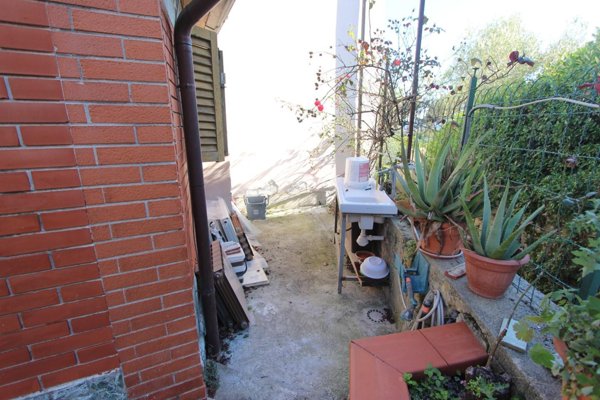 casa indipendente in vendita a La Spezia in zona Chiappa