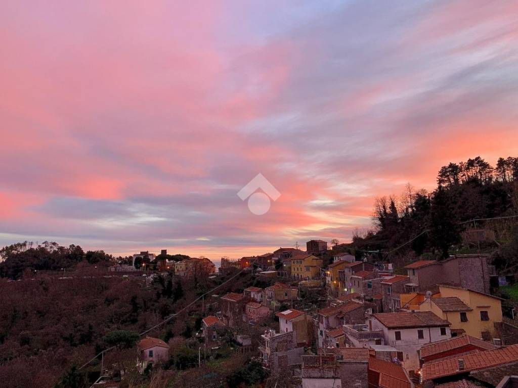 casa indipendente in vendita a La Spezia in zona Marola