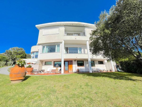 casa indipendente in vendita a La Spezia in zona Montepertico