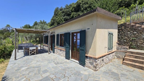 casa indipendente in vendita a La Spezia in zona Campiglia