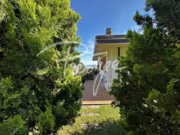 casa indipendente in vendita a La Spezia in zona Montepertico