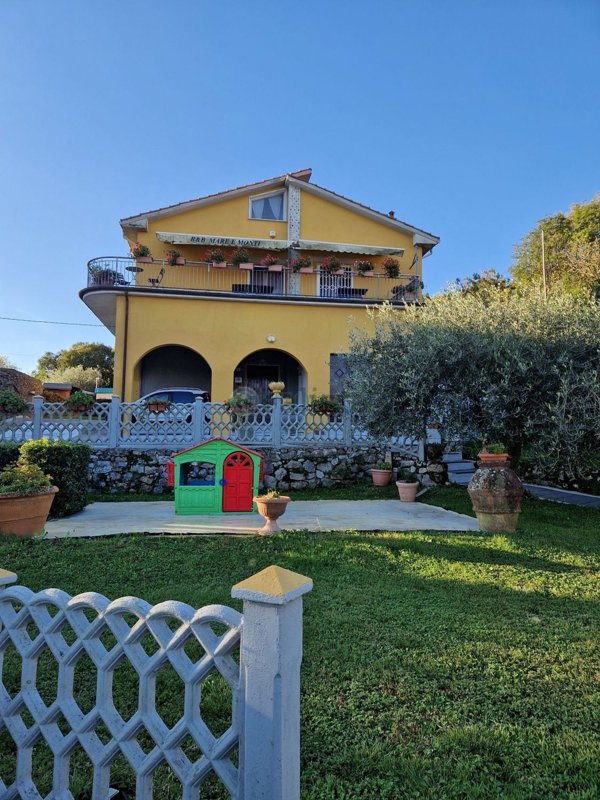 casa indipendente in vendita a La Spezia in zona La Foce / Sant'Anna