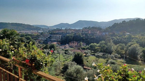 casa indipendente in vendita a La Spezia