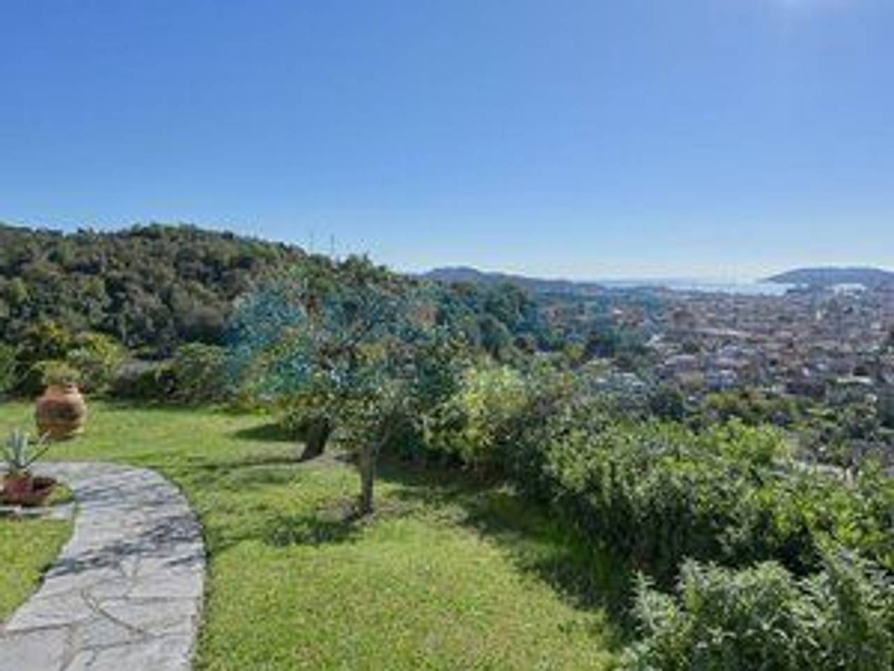 casa indipendente in vendita a La Spezia in zona Montepertico