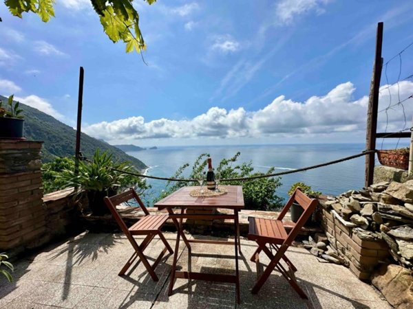 casa indipendente in vendita a La Spezia in zona Schiara