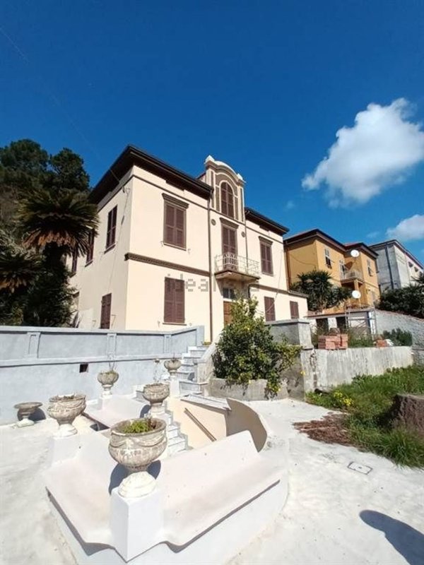casa indipendente in vendita a La Spezia in zona Ruffino