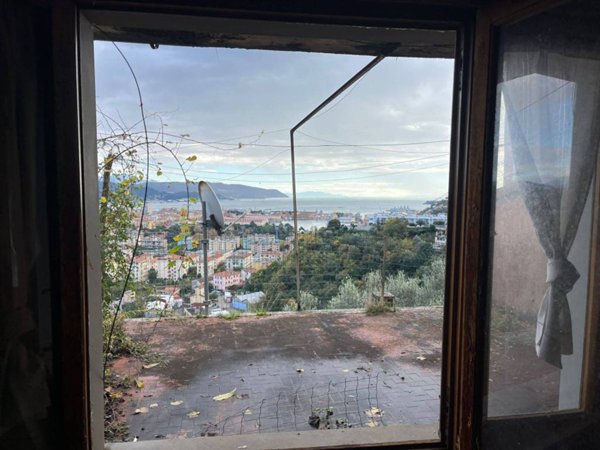 appartamento in vendita a La Spezia in zona Chiappa