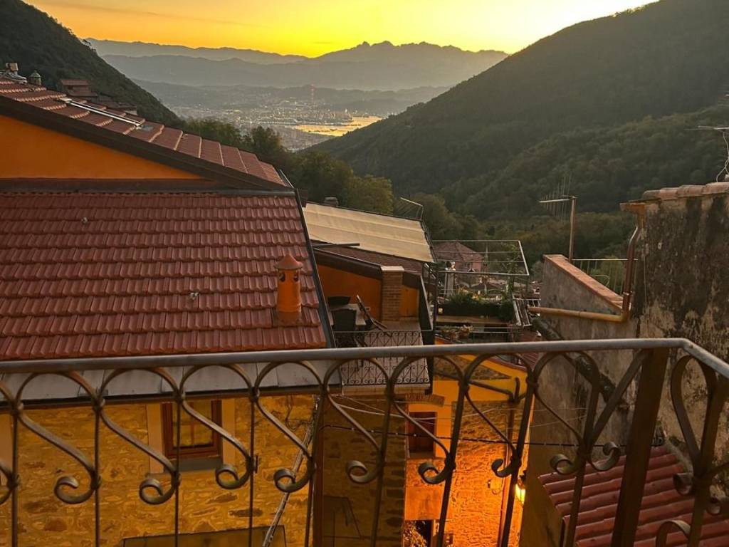 appartamento in vendita a La Spezia in zona Marola