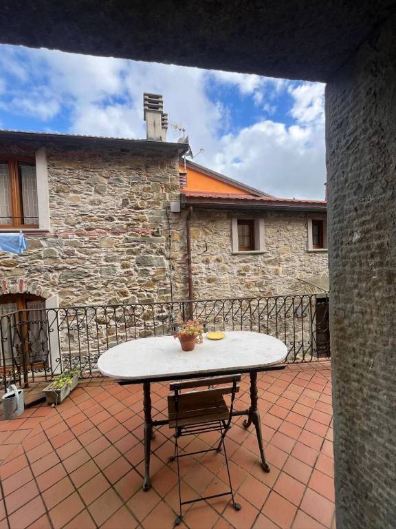 appartamento in vendita a La Spezia in zona Biassa