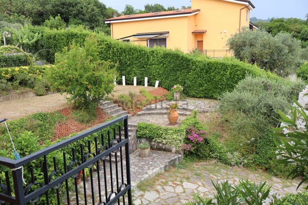 casa indipendente in vendita a La Spezia in zona Montepertico