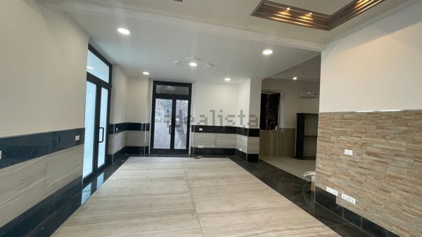 locale commerciale in vendita a La Spezia