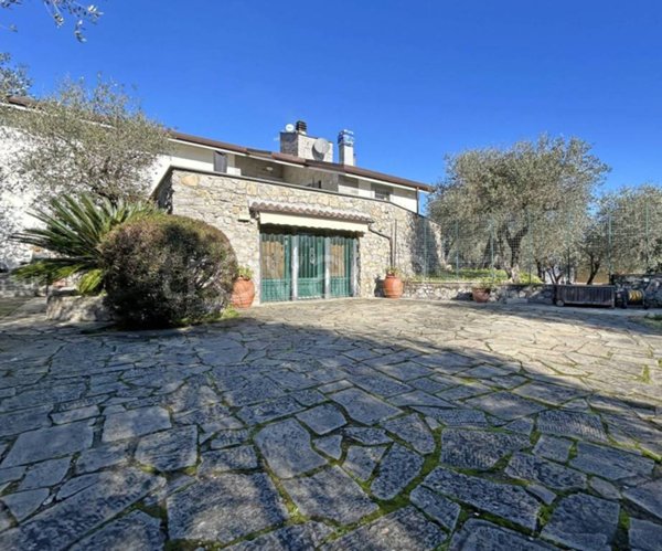 casa indipendente in vendita a La Spezia in zona Campiglia