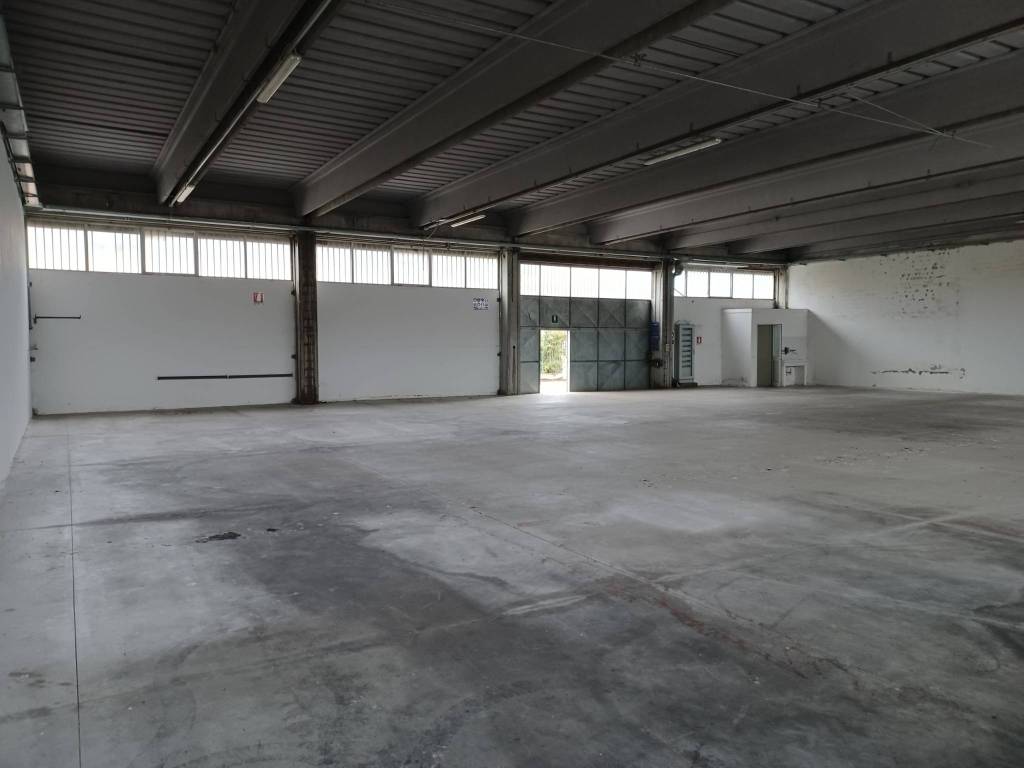 locale commerciale in vendita a La Spezia in zona Fossamastra