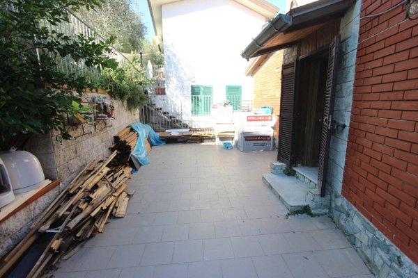 casa indipendente in vendita a La Spezia in zona Chiappa