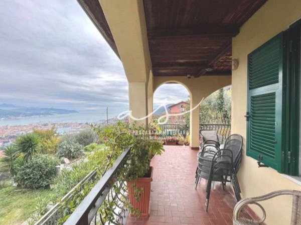 casa indipendente in vendita a La Spezia in zona Montepertico