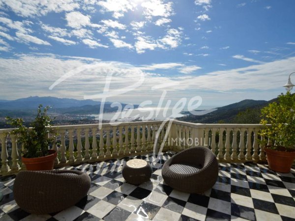 casa indipendente in vendita a La Spezia in zona La Foce / Sant'Anna