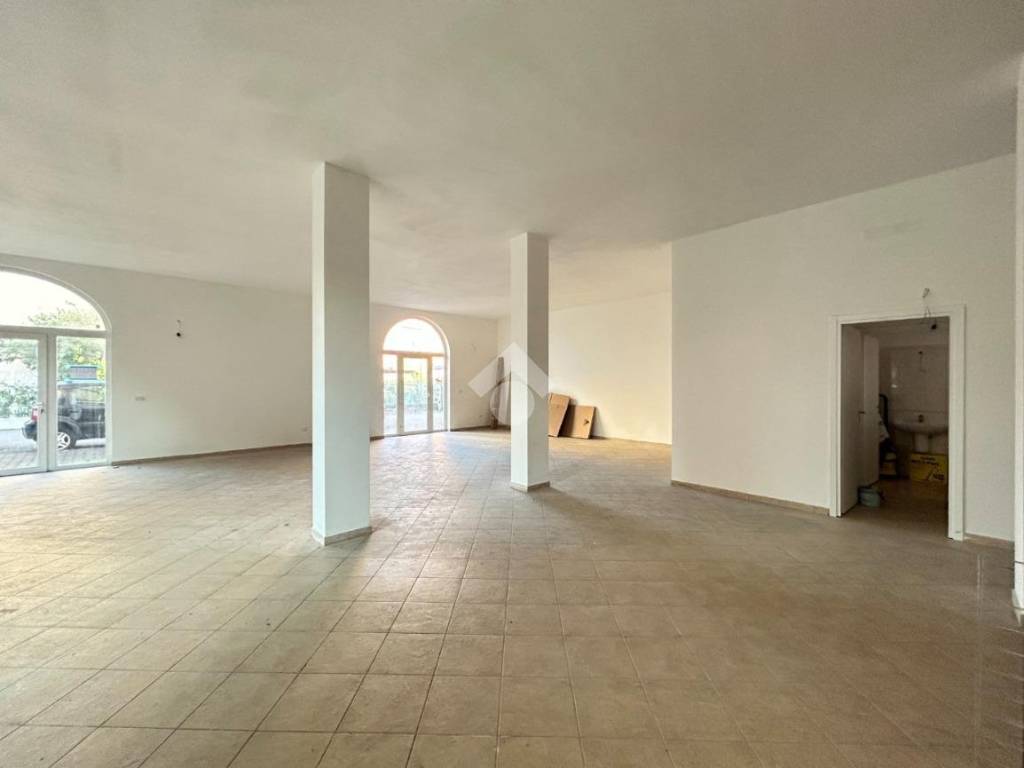 negozio in vendita a La Spezia in zona Canaletto / Buonviaggio / Migliarina