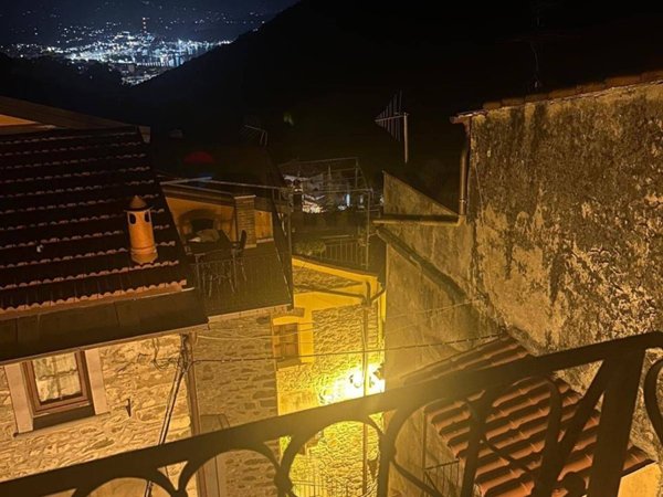 appartamento in vendita a La Spezia in zona Biassa