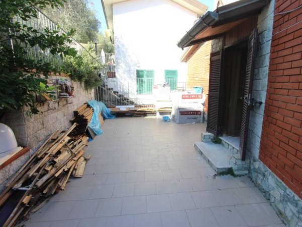 casa indipendente in vendita a La Spezia in zona Chiappa