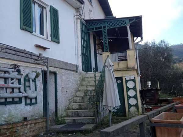 casa indipendente in vendita a La Spezia in zona Marola
