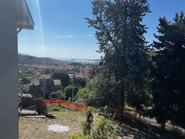 casa indipendente in vendita a La Spezia in zona La Foce / Sant'Anna