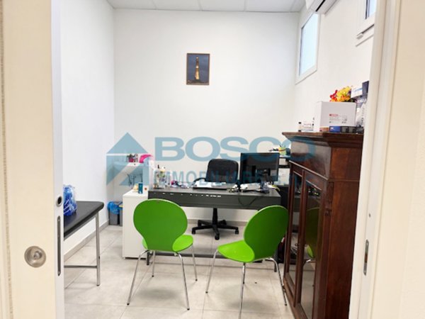 locale commerciale in vendita a La Spezia in zona Chiappa