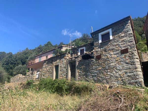 appartamento in vendita a La Spezia in zona Campiglia