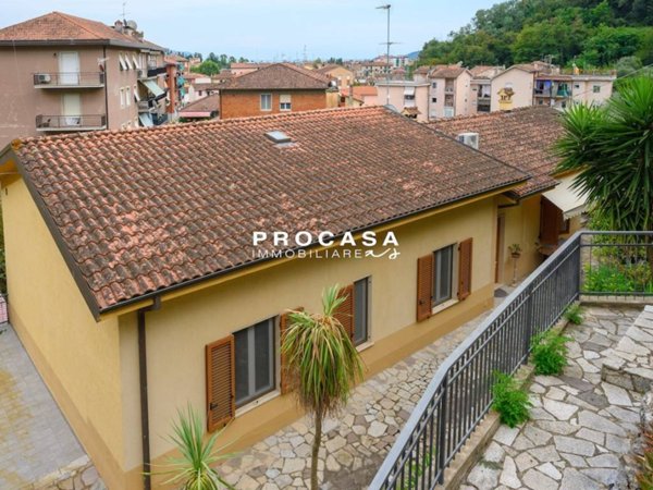 casa indipendente in vendita a La Spezia in zona Montepertico