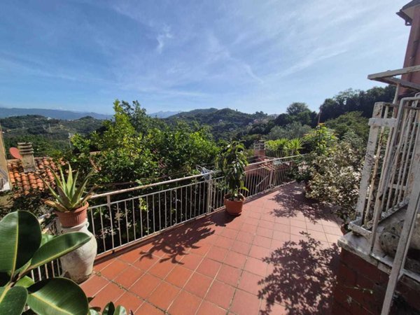 casa indipendente in vendita a La Spezia in zona Pitelli