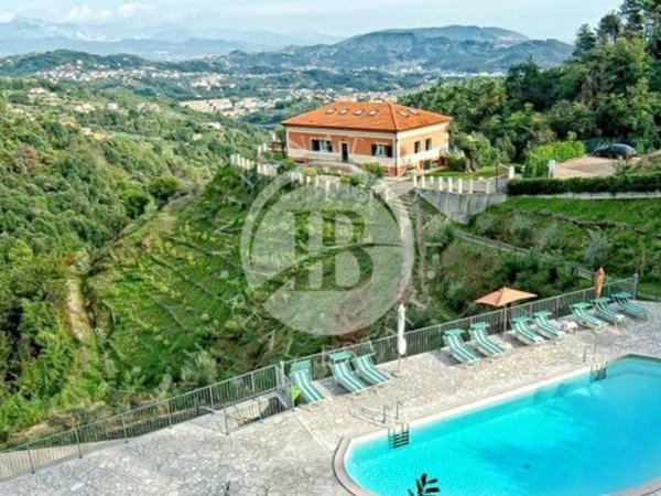 casa indipendente in vendita a La Spezia in zona Chiappa