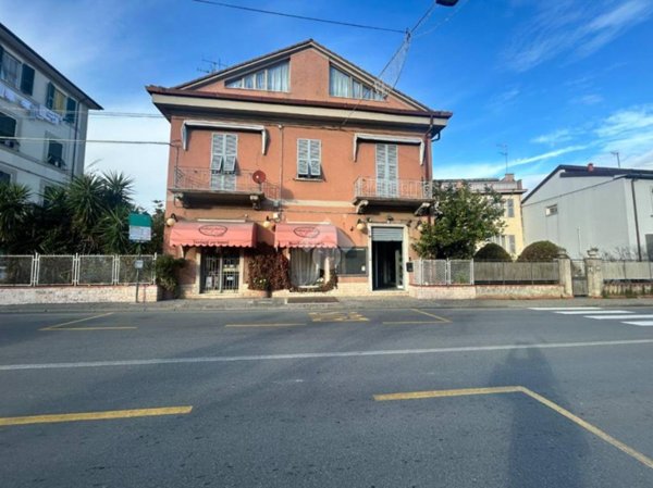 negozio in vendita a La Spezia in zona Canaletto / Buonviaggio / Migliarina