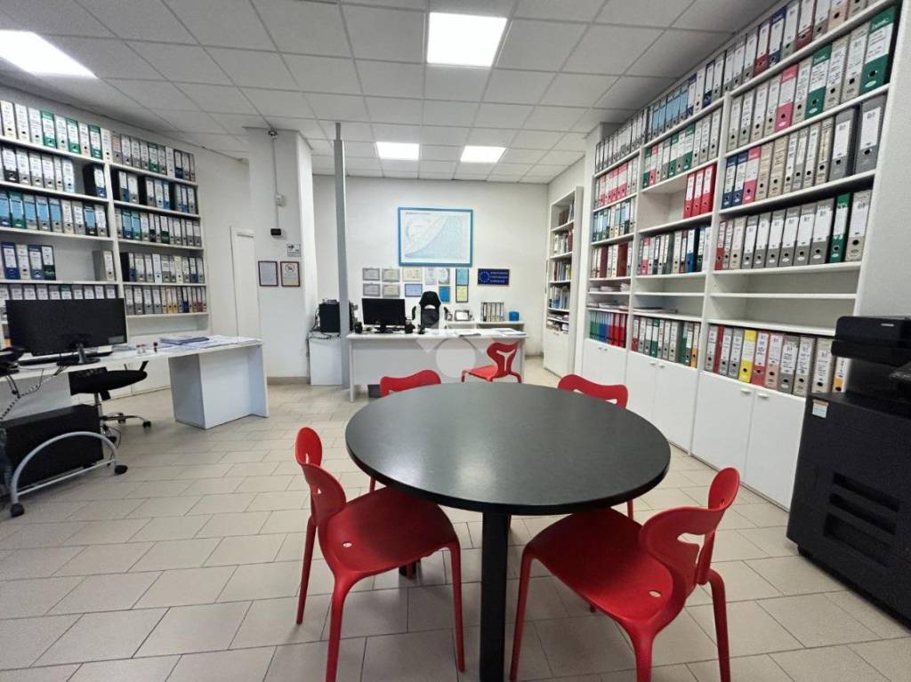 negozio in vendita a La Spezia in zona Chiappa