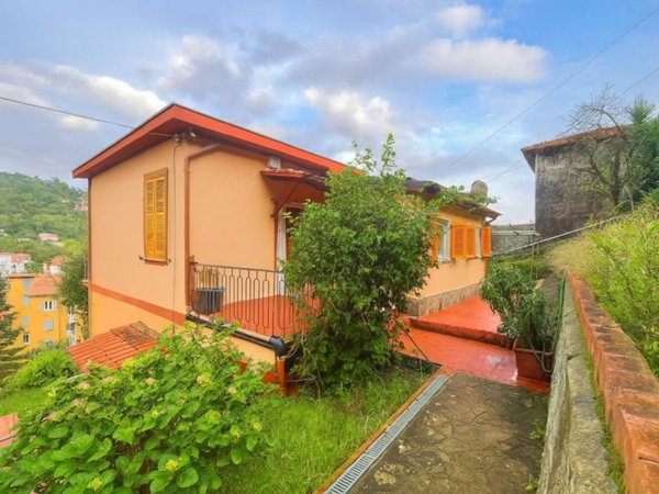 casa indipendente in vendita a La Spezia in zona Chiappa