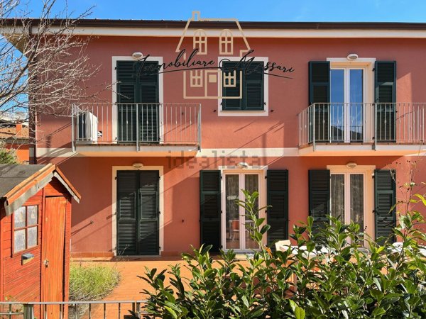 casa semindipendente in vendita a La Spezia in zona Chiappa