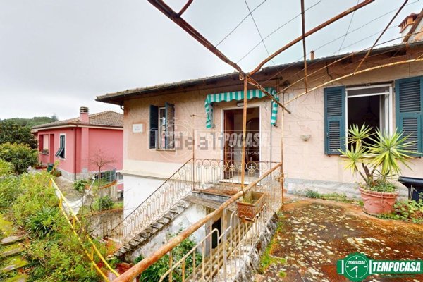 casa indipendente in vendita a La Spezia in zona Chiappa