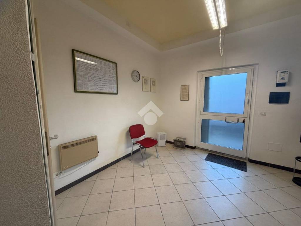 negozio in vendita a La Spezia in zona Canaletto / Buonviaggio / Migliarina