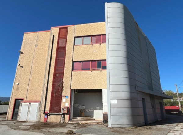 capannone in vendita a La Spezia